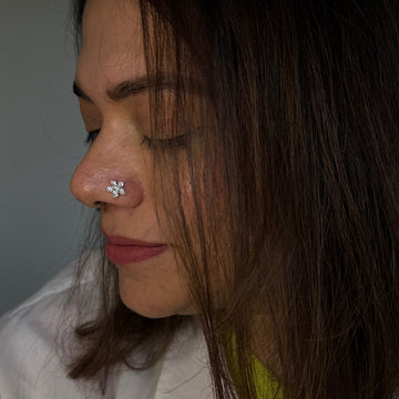 Pretty Zircon Flower Nose Pin